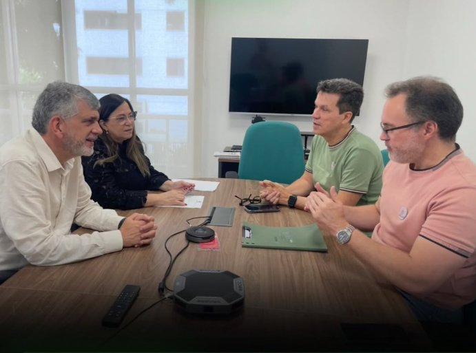 Cremepe e Simepe discutem cenário no Hospital Dom Hélder Câmara