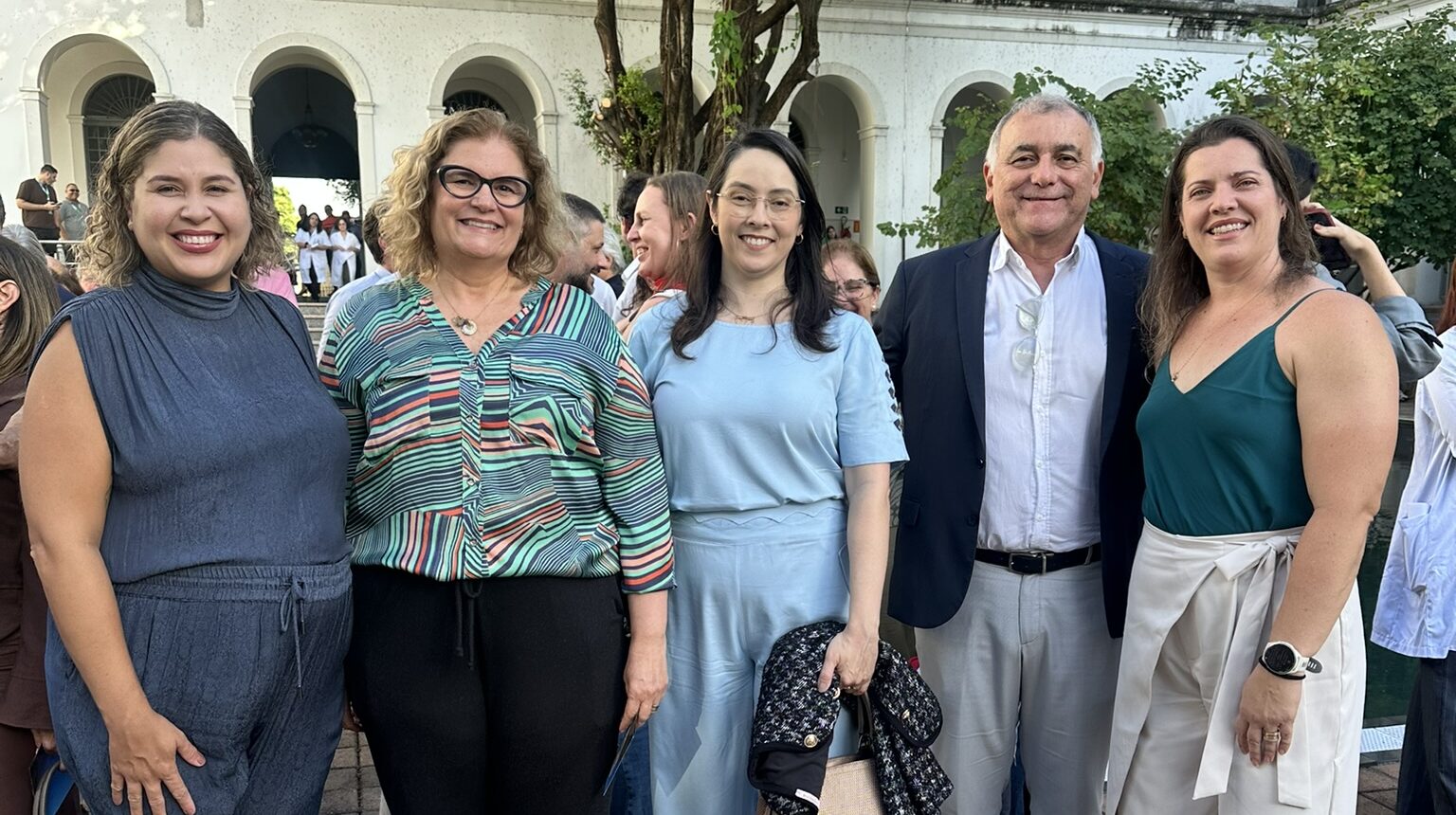 Cremepe participa da inauguração de busto em homenagem a Antonio Carlos Figueira
